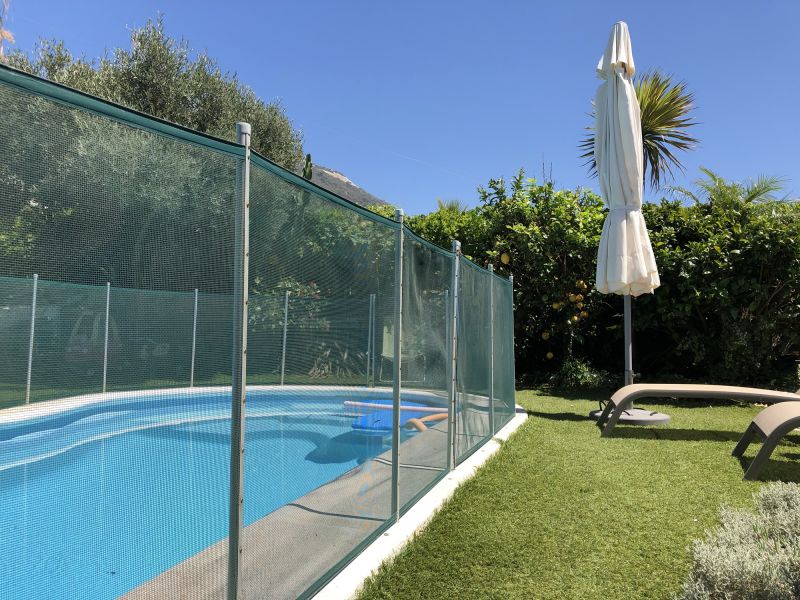 Mesh Pool Fence Construction detail